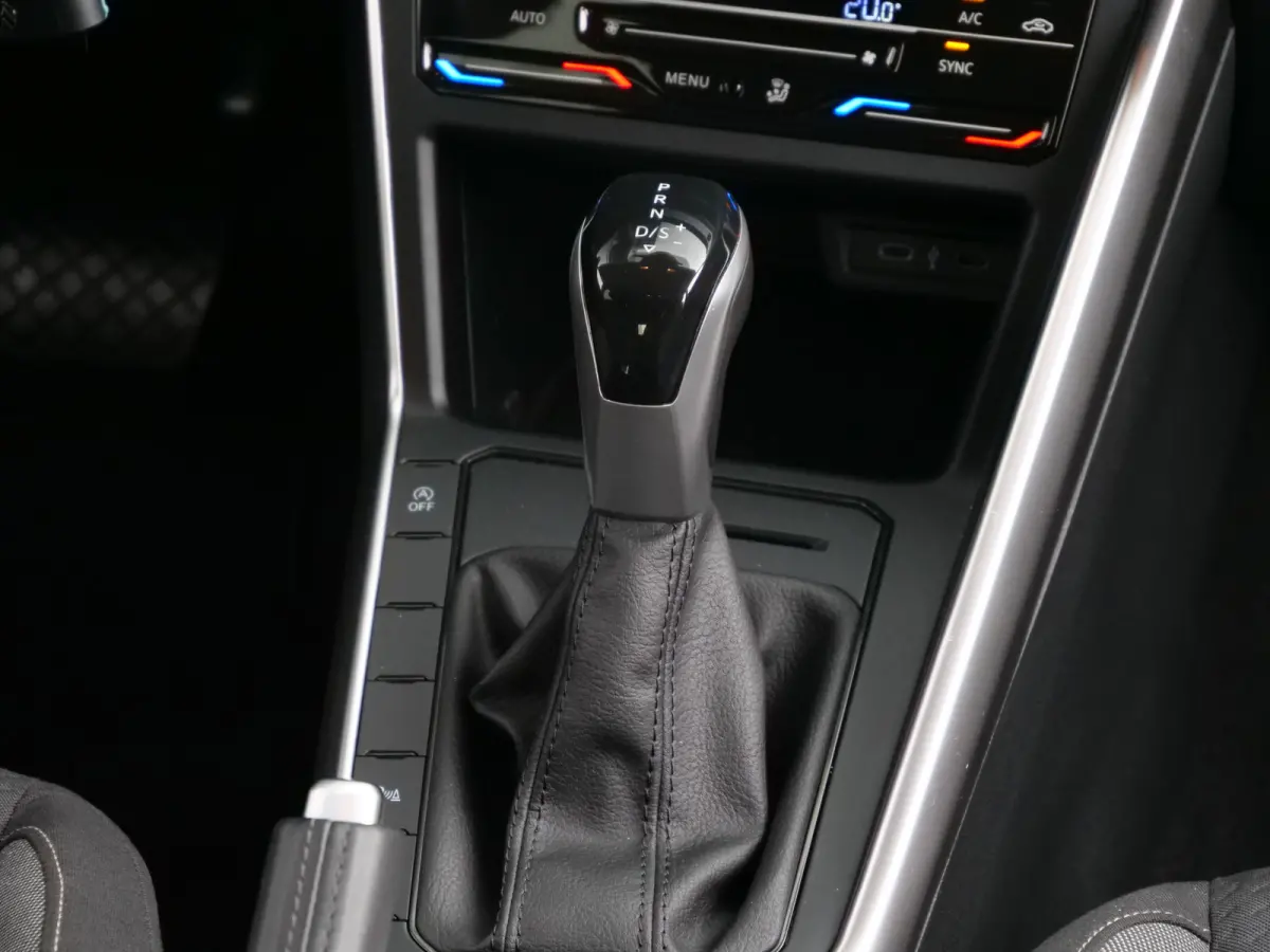 1.0 TSI Life Edition 96 Pk Automaat Apple Carplay / DAB / Camera / PDC / Climate control