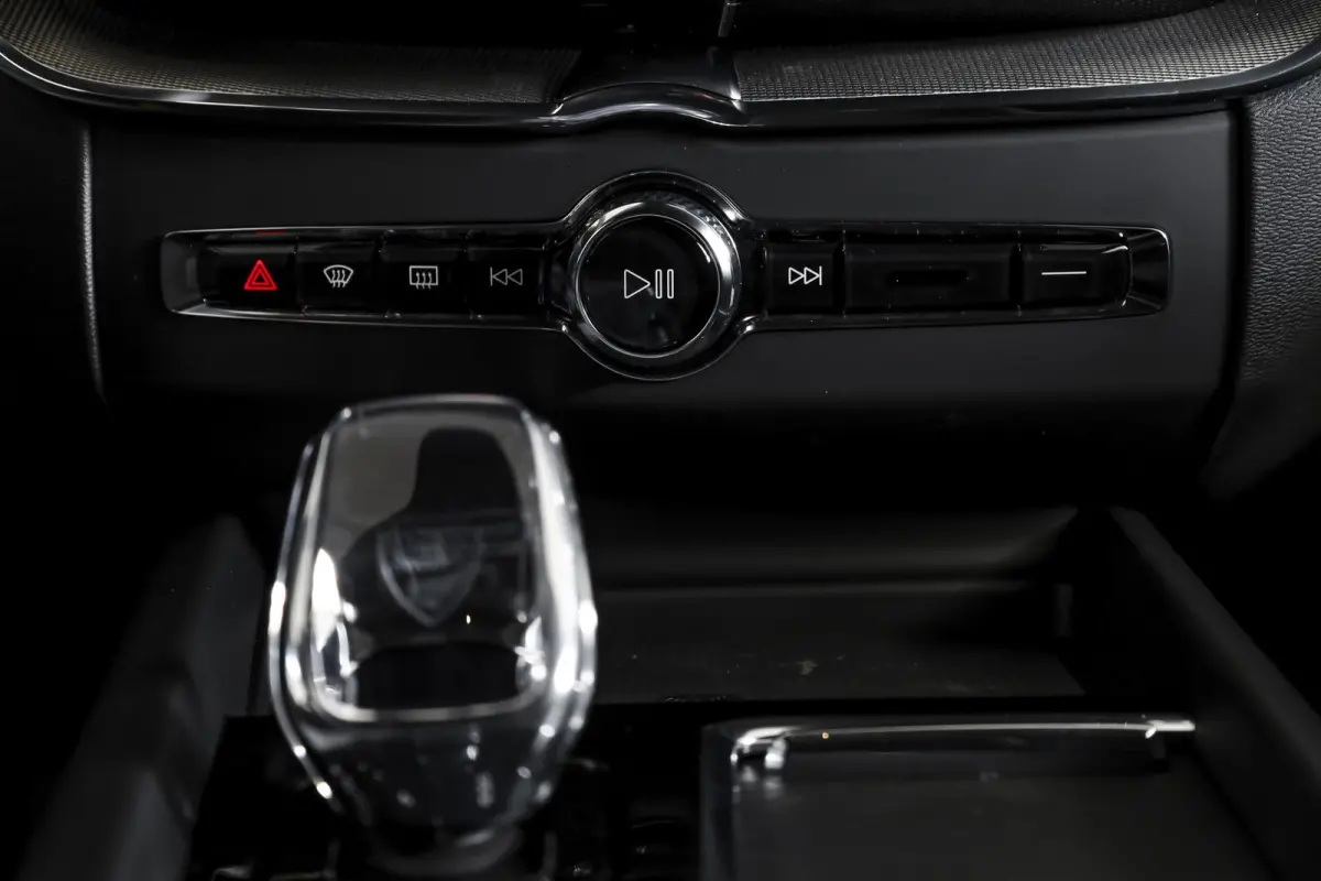2.0 T8 Plug-in-hybrid AWD Polestar Engineered - Facelift MY26 | Bowers & Wilkins | Dig.Cockpit | Adapt.Cruise | Stoel+-Stuurverw. | PDC | 360 Camera | NAV + App.Connect + NAV | ECC | LM 22" 
