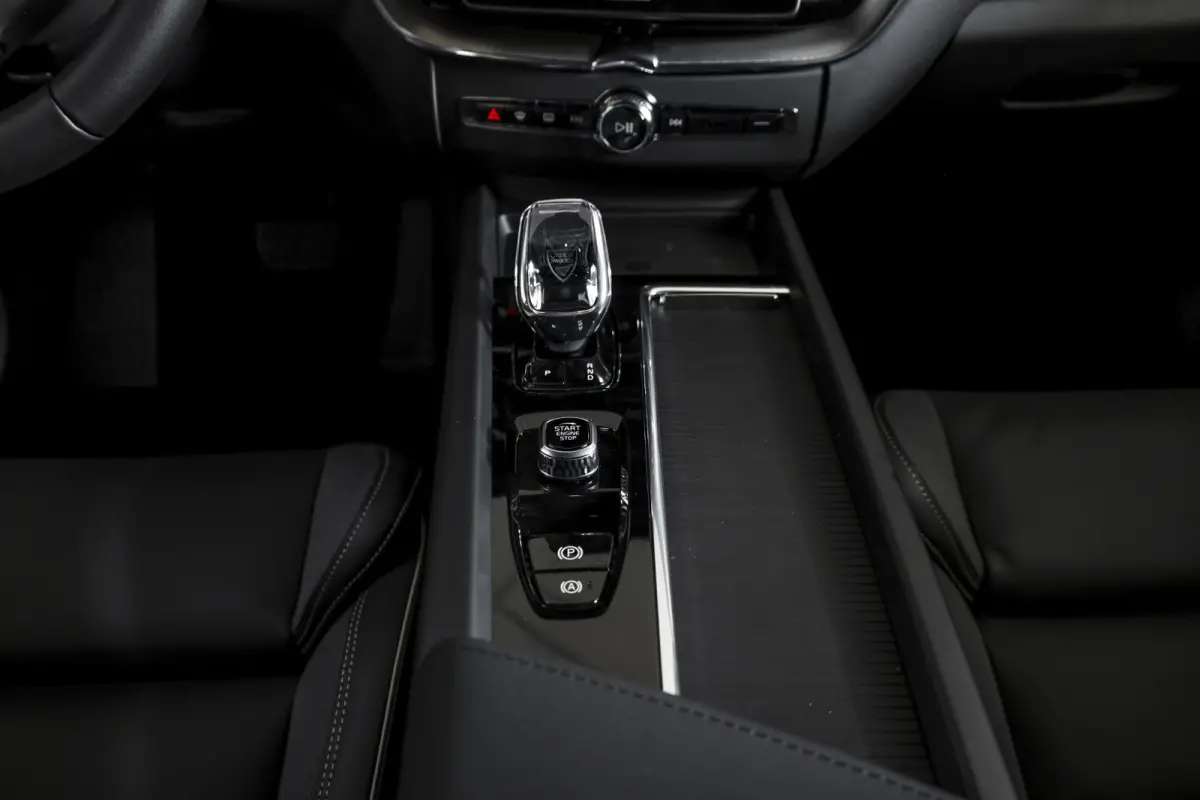 2.0 T8 Plug-in-hybrid AWD Polestar Engineered - Facelift MY26 | Bowers & Wilkins | Dig.Cockpit | Adapt.Cruise | Stoel+-Stuurverw. | PDC | 360 Camera | NAV + App.Connect + NAV | ECC | LM 22" 