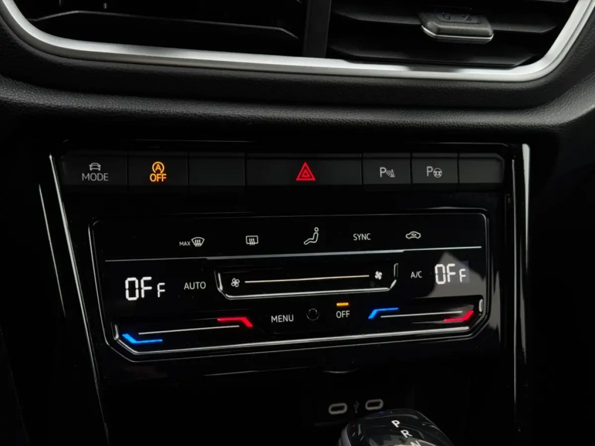 1.5 TSI R-Line 11-2025 IQ LIGHT NAVI CAMERA CLIMATE SPORTVELGEN