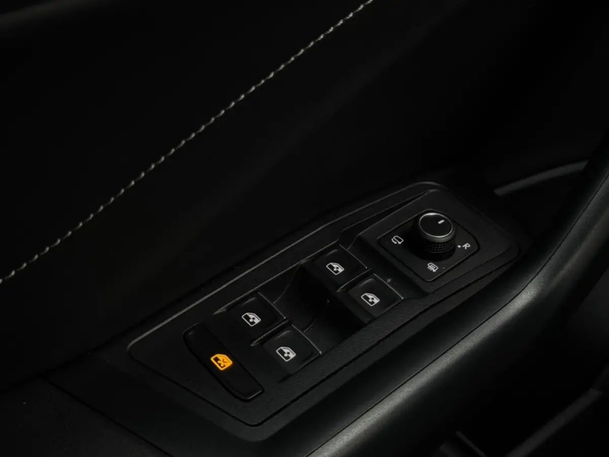 1.5 TSI R-Line 11-2025 IQ LIGHT NAVI CAMERA CLIMATE SPORTVELGEN