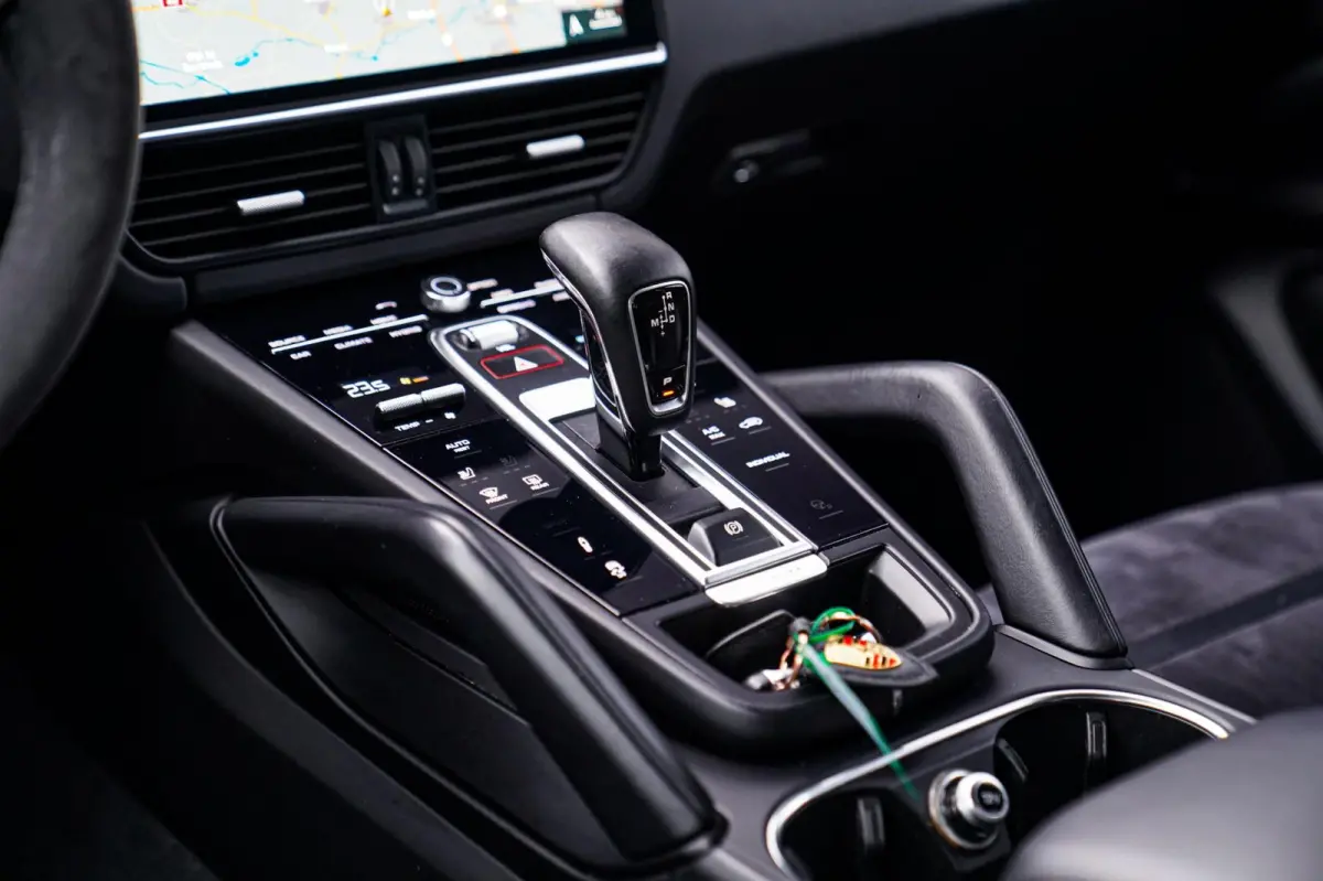 3.0 E-Hybrid | Alcantara | Bose | Carbon | HuD | 360 Camera