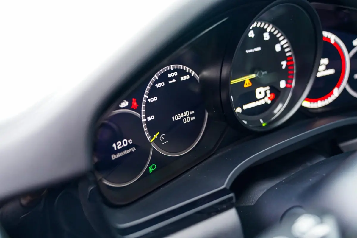 3.0 E-Hybrid | Alcantara | Bose | Carbon | HuD | 360 Camera