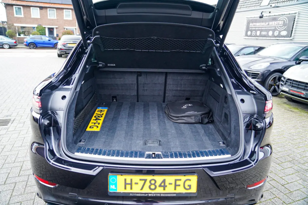 3.0 E-Hybrid | Alcantara | Bose | Carbon | HuD | 360 Camera
