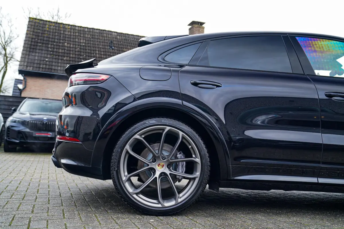 3.0 E-Hybrid | Alcantara | Bose | Carbon | HuD | 360 Camera