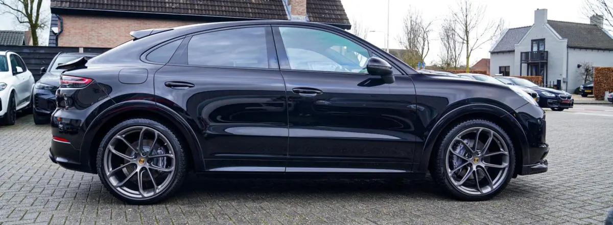 3.0 E-Hybrid | Alcantara | Bose | Carbon | HuD | 360 Camera