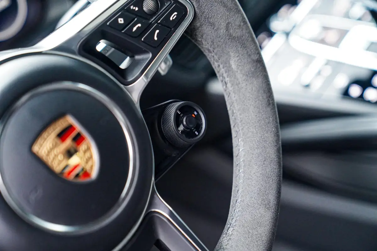 3.0 E-Hybrid | Alcantara | Bose | Carbon | HuD | 360 Camera
