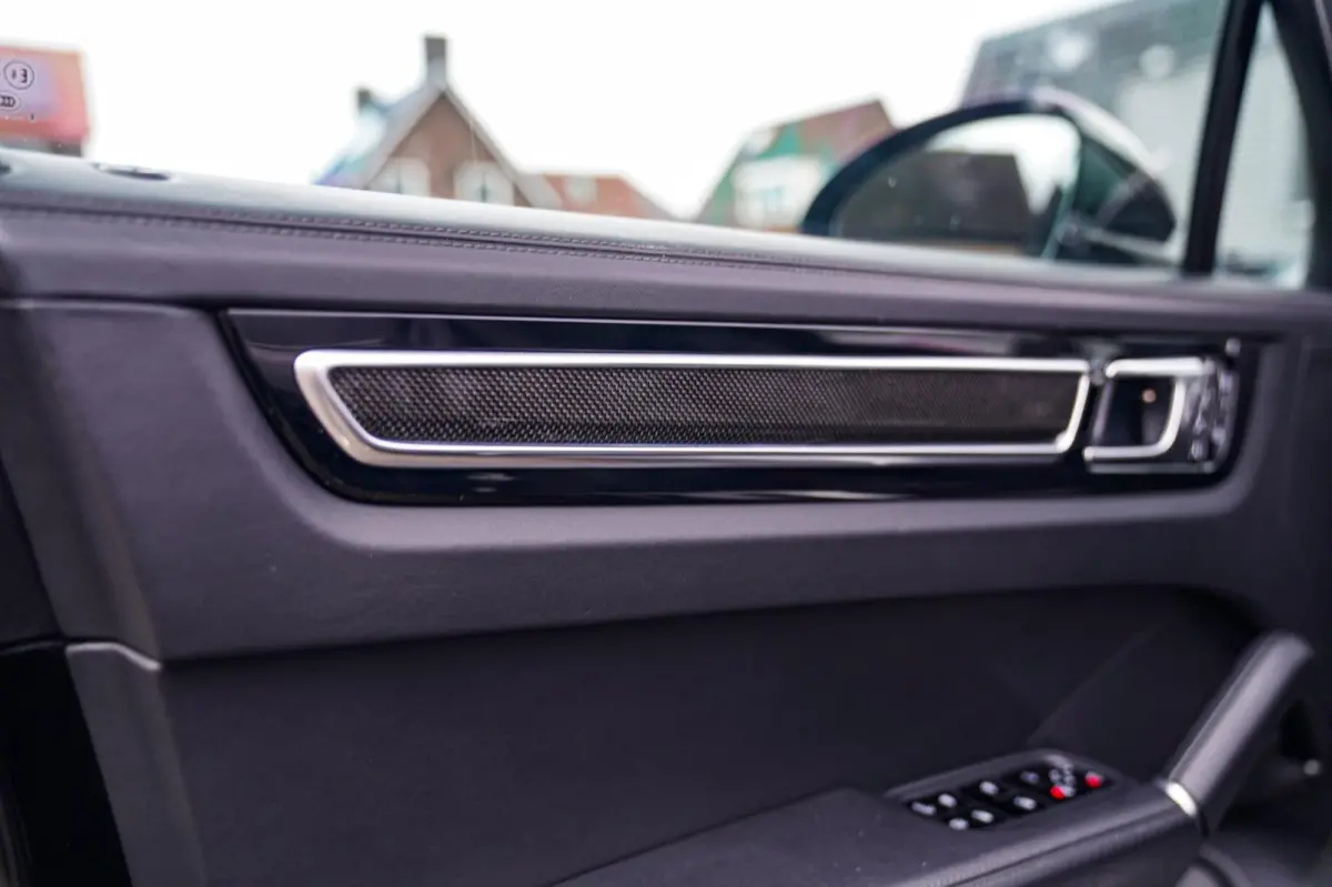 3.0 E-Hybrid | Alcantara | Bose | Carbon | HuD | 360 Camera