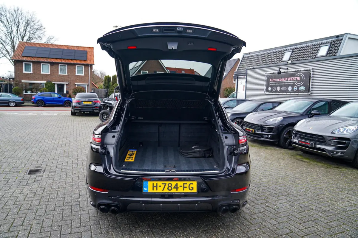 3.0 E-Hybrid | Alcantara | Bose | Carbon | HuD | 360 Camera