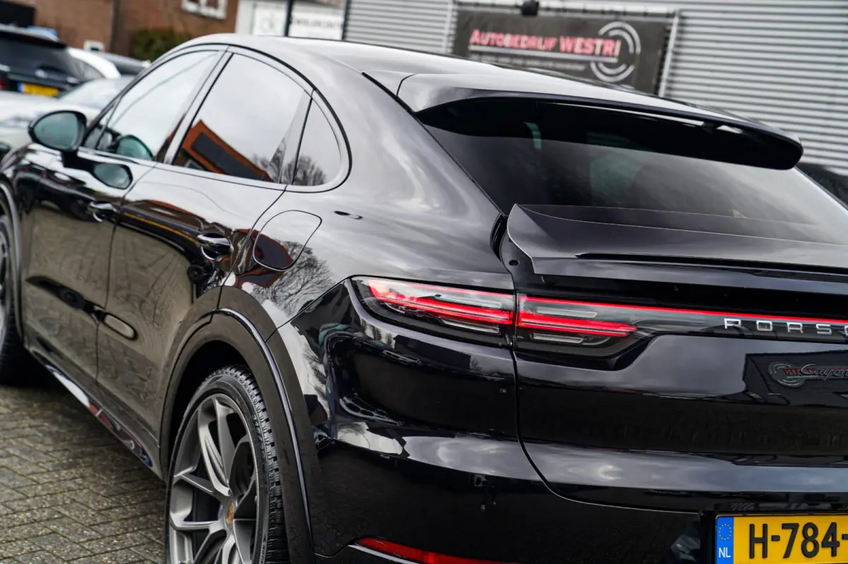 3.0 E-Hybrid | Alcantara | Bose | Carbon | HuD | 360 Camera