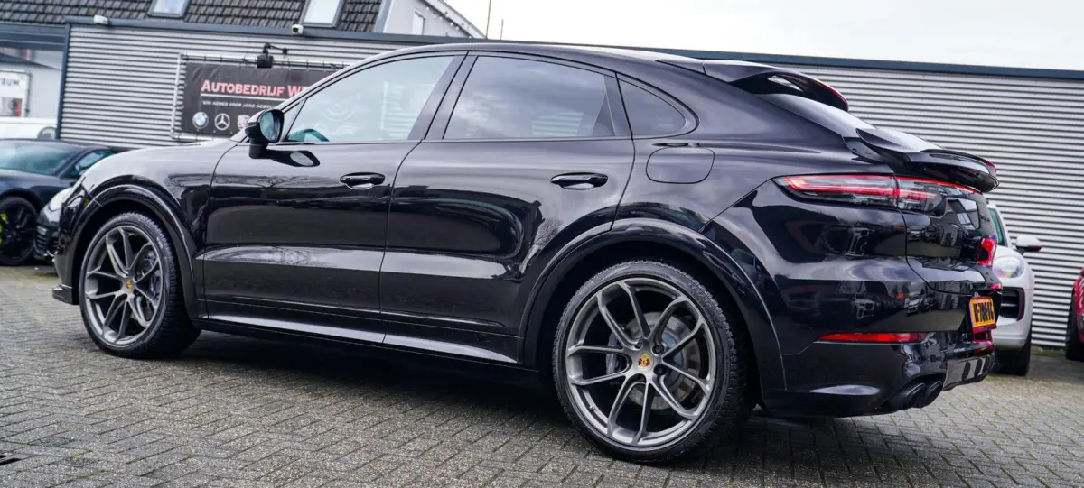 3.0 E-Hybrid | Alcantara | Bose | Carbon | HuD | 360 Camera