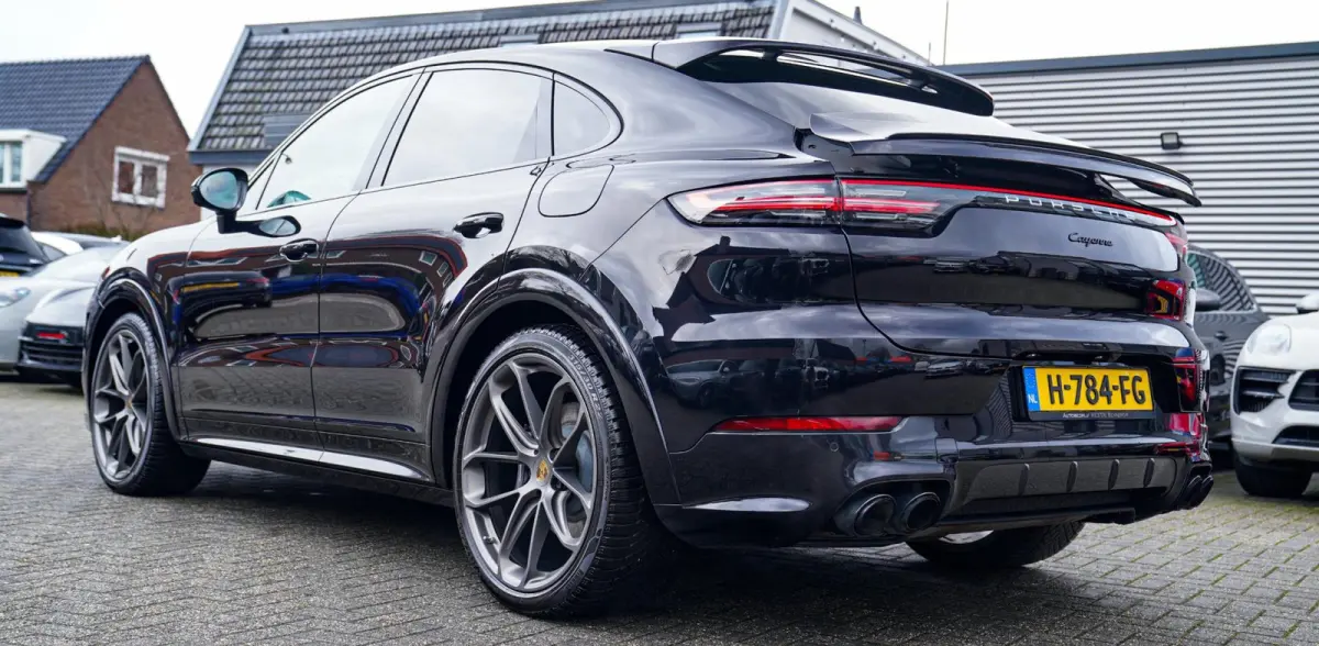 3.0 E-Hybrid | Alcantara | Bose | Carbon | HuD | 360 Camera