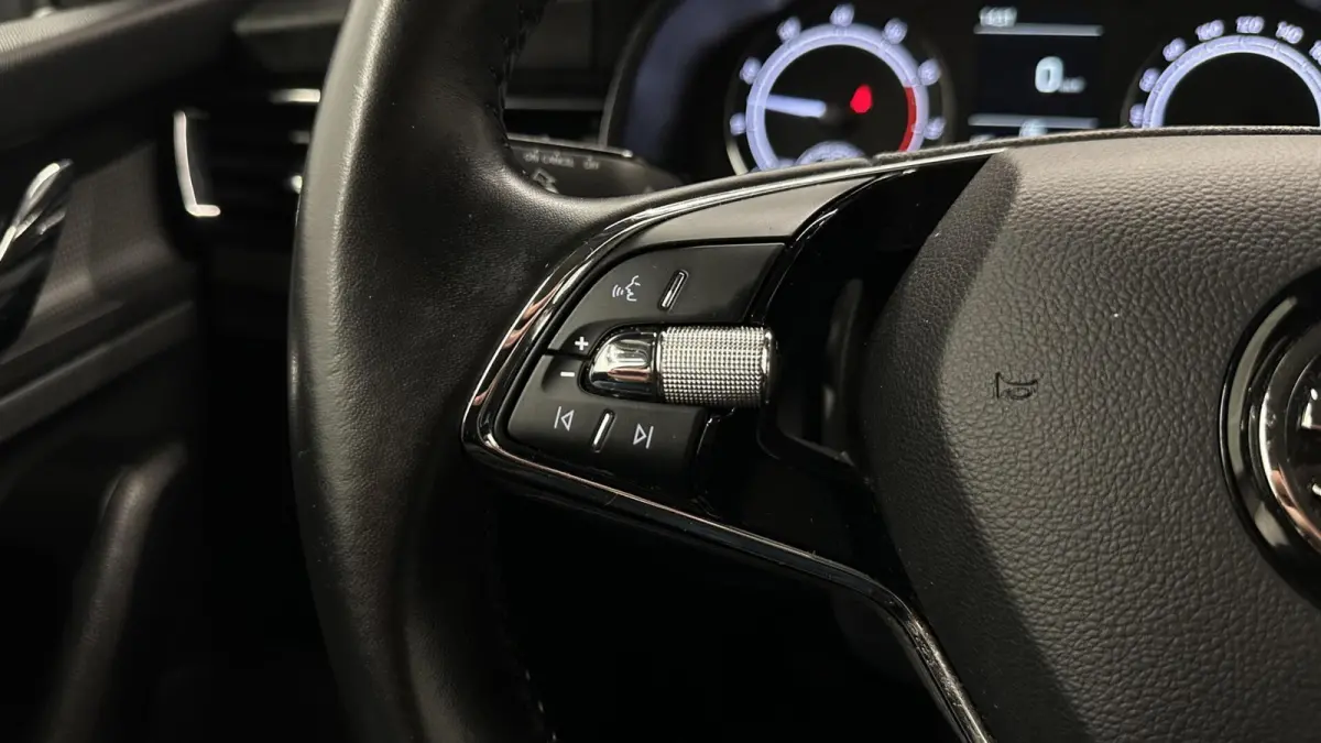 1.0 TSI Ambition CAMERA CARPLAY LED CRUISE DAB.