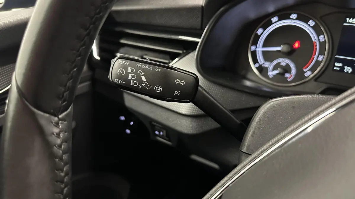 1.0 TSI Ambition CAMERA CARPLAY LED CRUISE DAB.