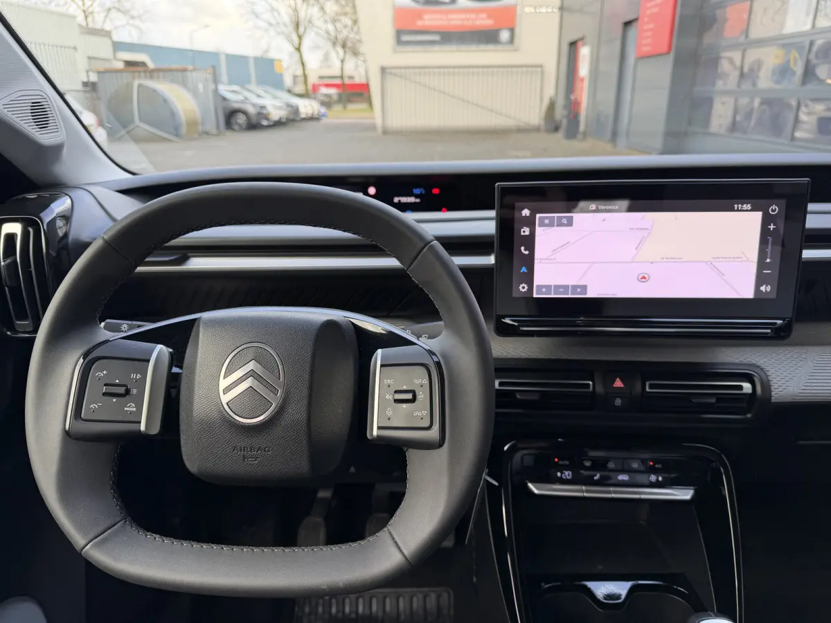 100pk Max (Camera - Navigatie - Automatische Airco - LED - 17"- Apple Carplay - Draadloos laden - Two Tone)