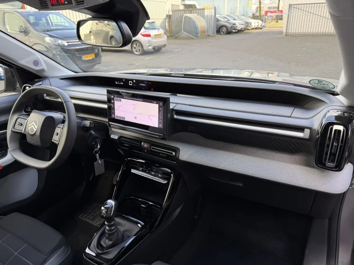100pk Max (Camera - Navigatie - Automatische Airco - LED - 17"- Apple Carplay - Draadloos laden - Two Tone)