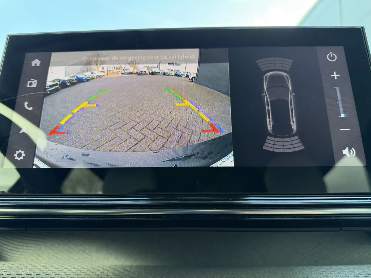 100pk Max (Camera - Navigatie - Automatische Airco - LED - 17"- Apple Carplay - Draadloos laden - Two Tone)