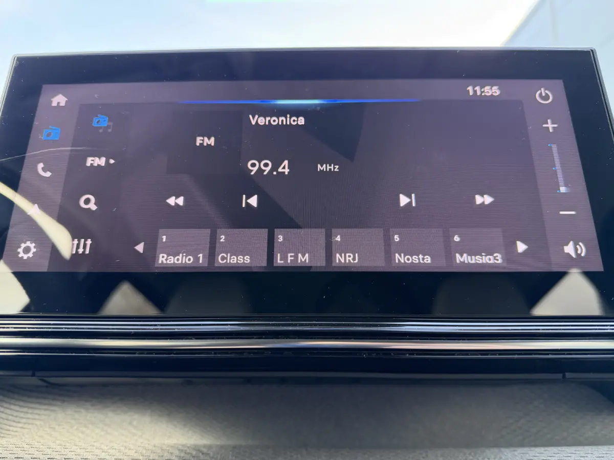 100pk Max (Camera - Navigatie - Automatische Airco - LED - 17"- Apple Carplay - Draadloos laden - Two Tone)
