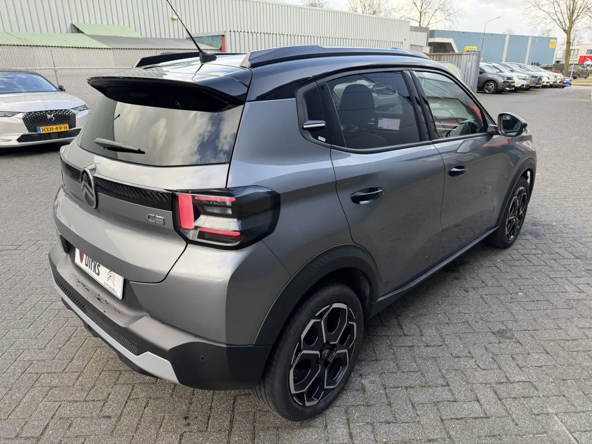 100pk Max (Camera - Navigatie - Automatische Airco - LED - 17"- Apple Carplay - Draadloos laden - Two Tone)