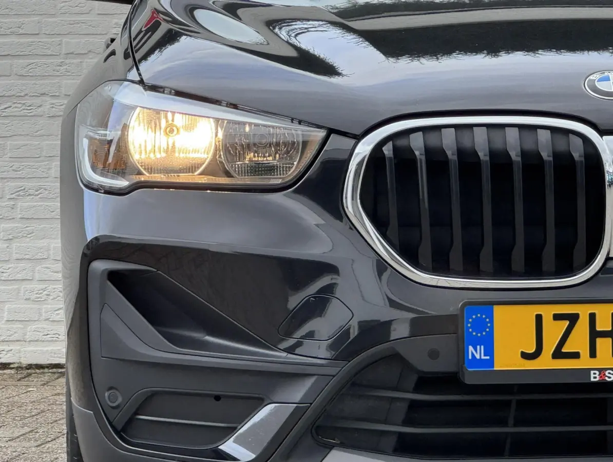 SDrive 1.8i High Executive Head Up display Climate Cruise Pano Leer Navi PDC voor en achter