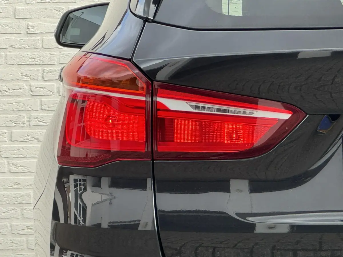 SDrive 1.8i High Executive Head Up display Climate Cruise Pano Leer Navi PDC voor en achter