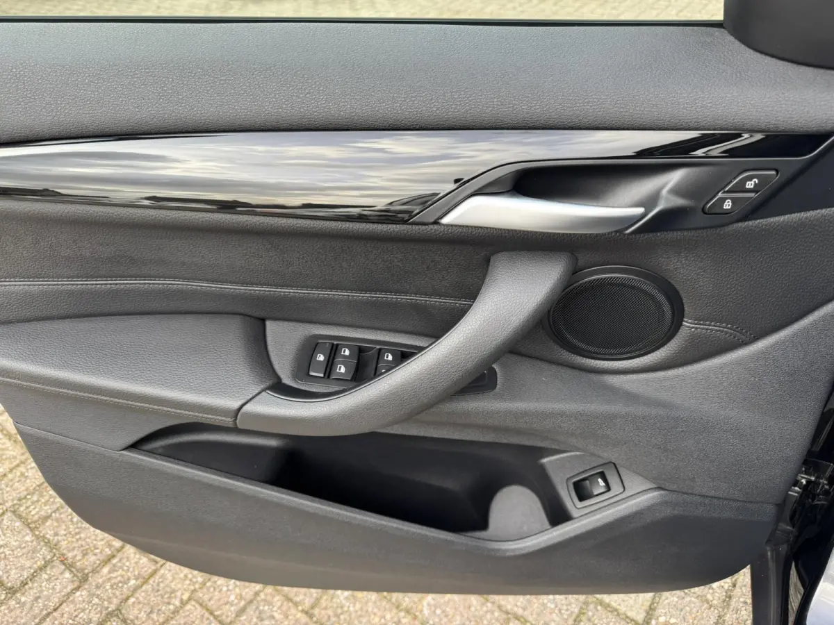 SDrive 1.8i High Executive Head Up display Climate Cruise Pano Leer Navi PDC voor en achter