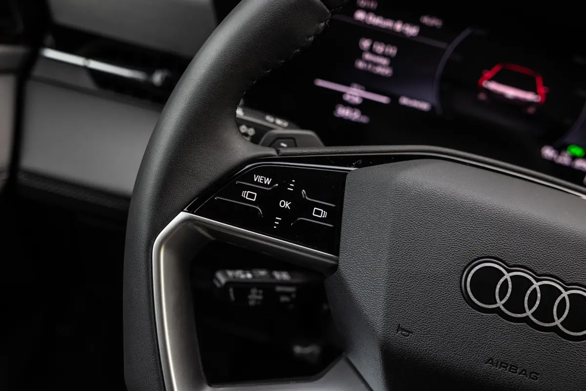 286pk Advanced edition 83 kWh | Trekhaak | Verwarmbaar stuur | Keyless entry