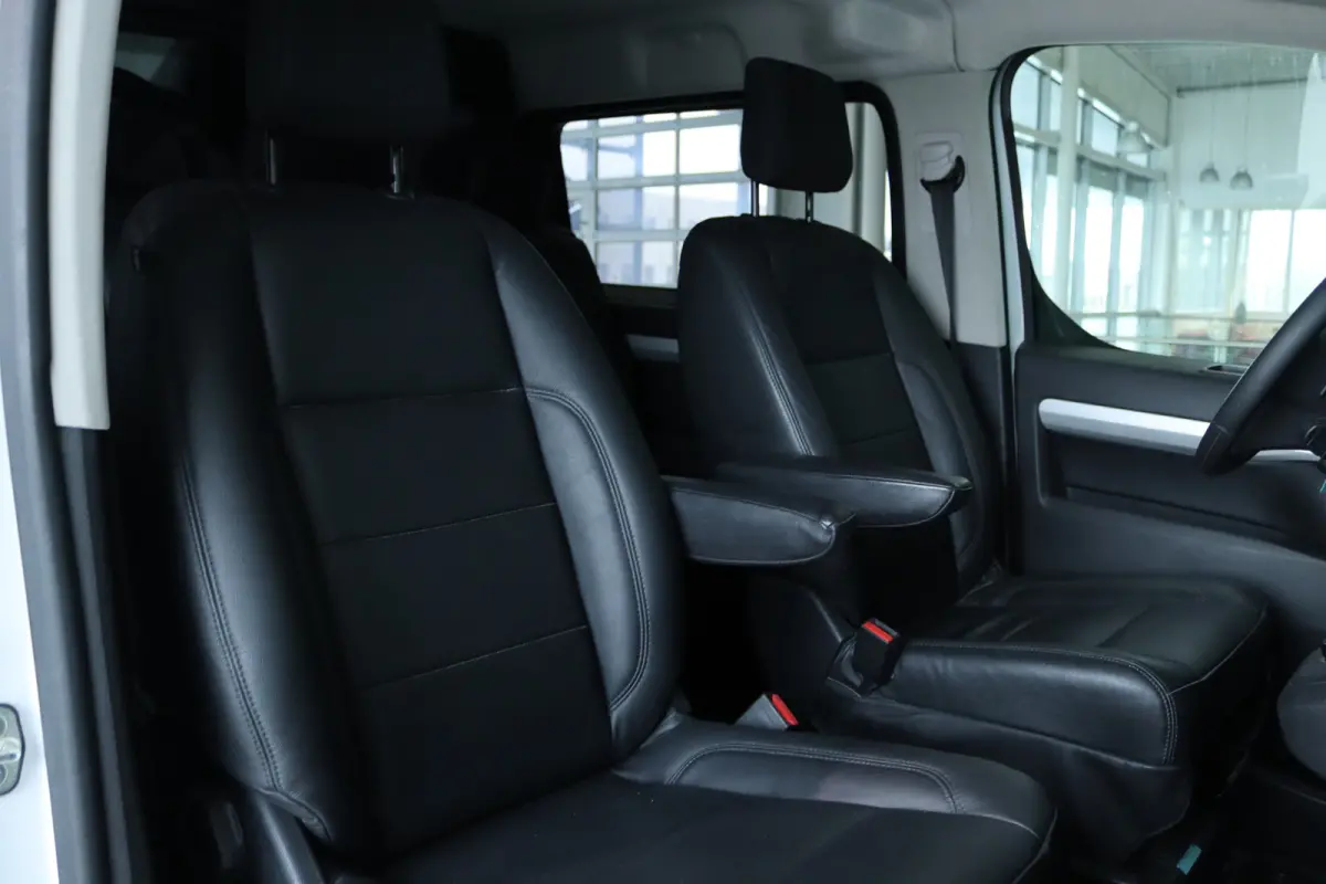2.0 BlueHDI 180 S&S DC | Cruise Control | Trekhaak | Betimmering | Leder | LMV | Camera | Carplay | Climate |