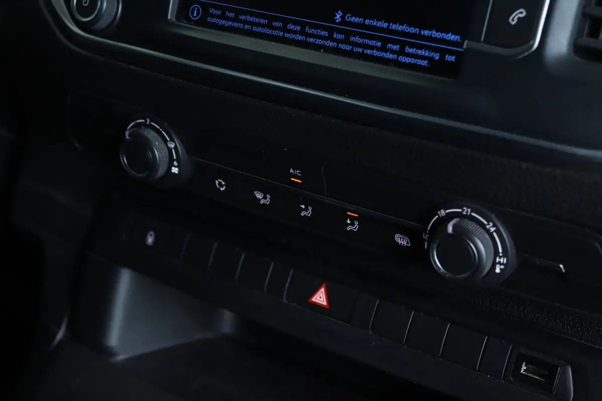 2.0 BlueHDI 180 S&S DC | Cruise Control | Trekhaak | Betimmering | Leder | LMV | Camera | Carplay | Climate |