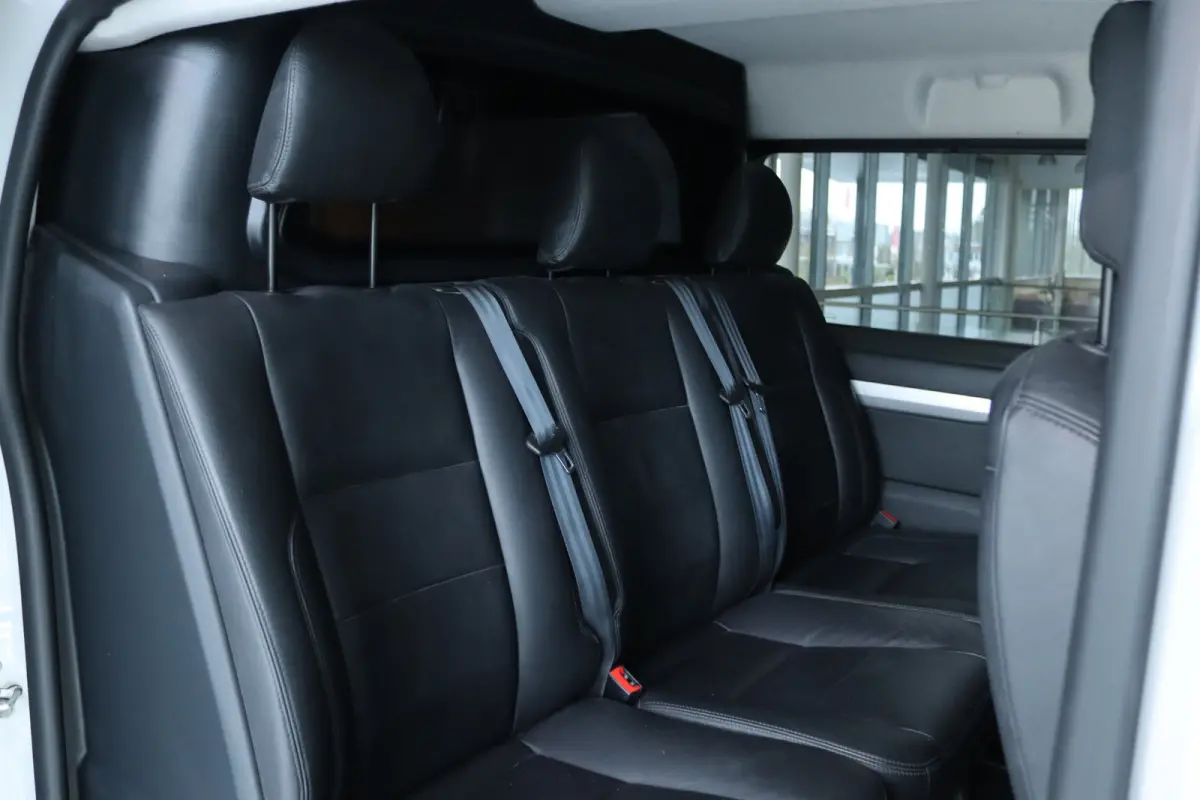 2.0 BlueHDI 180 S&S DC | Cruise Control | Trekhaak | Betimmering | Leder | LMV | Camera | Carplay | Climate |