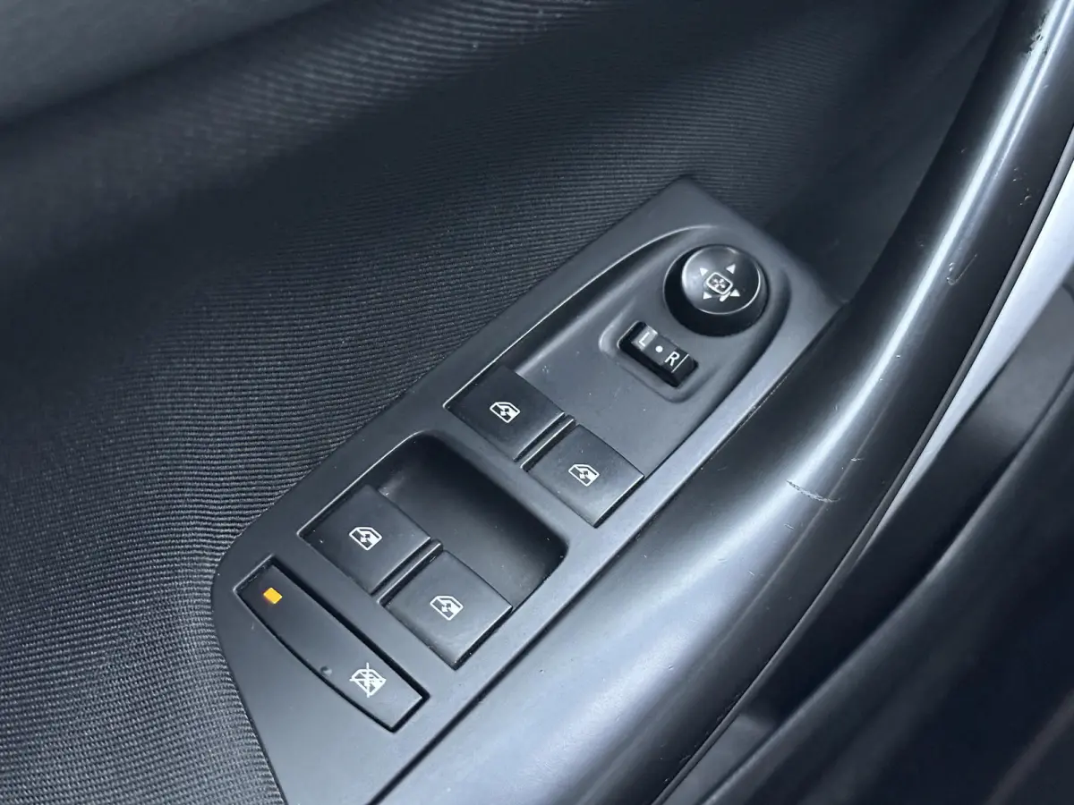 1.4 Turbo 120 Jaar Edition 150PK | AUTOMAAT | ZEER NETTE STAAT | Trekhaak | Stoel en Stuur Verwarming | APK tot 29-04-2027 |