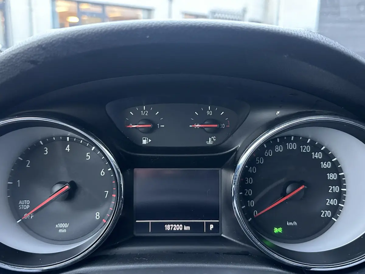 1.4 Turbo 120 Jaar Edition 150PK | AUTOMAAT | ZEER NETTE STAAT | Trekhaak | Stoel en Stuur Verwarming | APK tot 29-04-2027 |