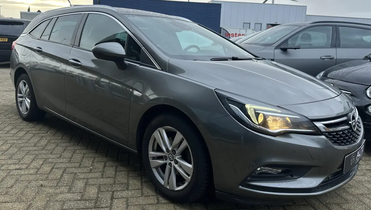 1.4 Turbo 120 Jaar Edition 150PK | AUTOMAAT | ZEER NETTE STAAT | Trekhaak | Stoel en Stuur Verwarming | APK tot 29-04-2027 |