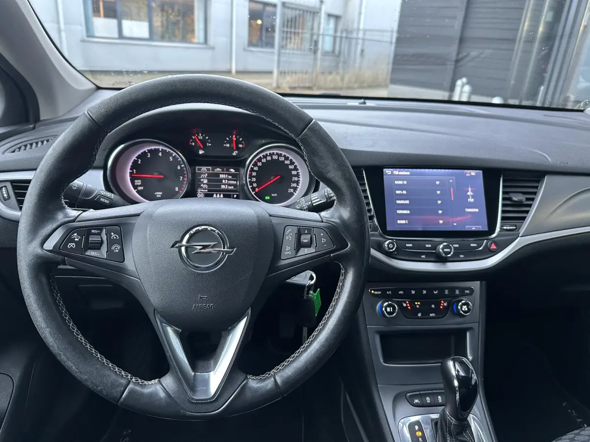 1.4 Turbo 120 Jaar Edition 150PK | AUTOMAAT | ZEER NETTE STAAT | Trekhaak | Stoel en Stuur Verwarming | APK tot 29-04-2027 |