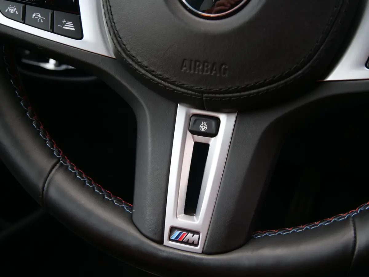 M5 600 Pk Automaat Navi / Leer / Airco achter