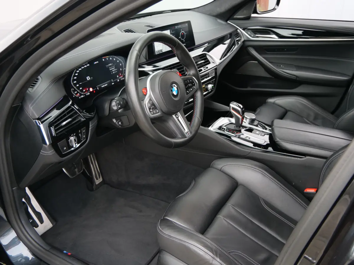 M5 600 Pk Automaat Navi / Leer / Airco achter
