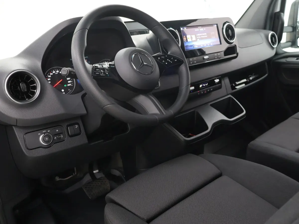 315 CDI | Aut. | Chassis | L3 | 3500 KG. AHW | Airco | Cruise Control | MBUX Navigatie | Apple Carplay/Android Auto | Lane-Assist | Vierseizoenenbanden | Comfort Bestuurdersstoel | 3500 KG. 