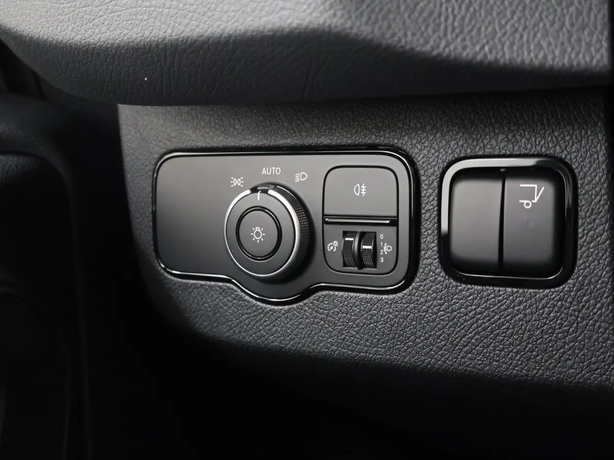 315 CDI | Aut. | Chassis | L3 | 3500 KG. AHW | Airco | Cruise Control | MBUX Navigatie | Apple Carplay/Android Auto | Lane-Assist | Vierseizoenenbanden | Comfort Bestuurdersstoel | 3500 KG. 