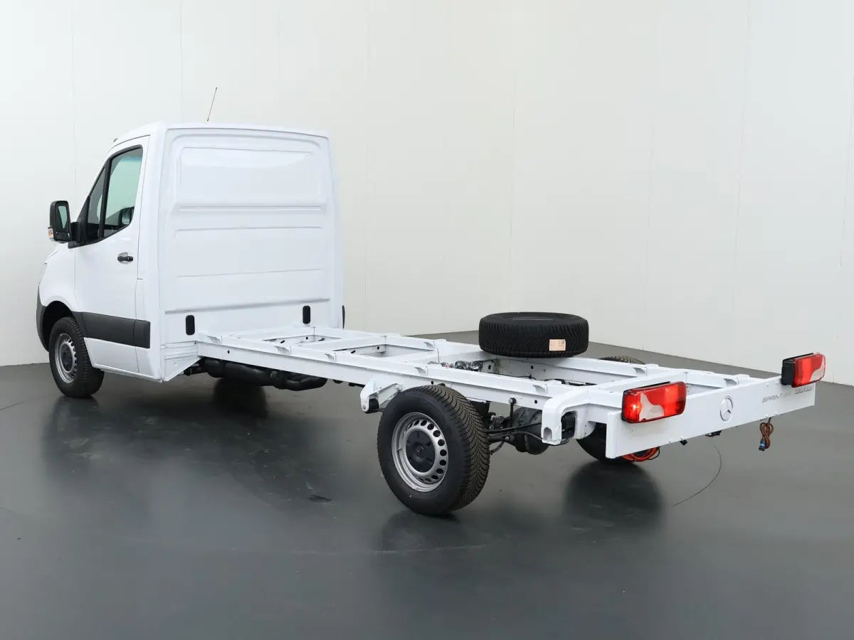 315 CDI | Aut. | Chassis | L3 | 3500 KG. AHW | Airco | Cruise Control | MBUX Navigatie | Apple Carplay/Android Auto | Lane-Assist | Vierseizoenenbanden | Comfort Bestuurdersstoel | 3500 KG. 