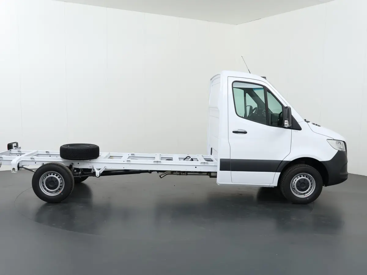 315 CDI | Aut. | Chassis | L3 | 3500 KG. AHW | Airco | Cruise Control | MBUX Navigatie | Apple Carplay/Android Auto | Lane-Assist | Vierseizoenenbanden | Comfort Bestuurdersstoel | 3500 KG. 