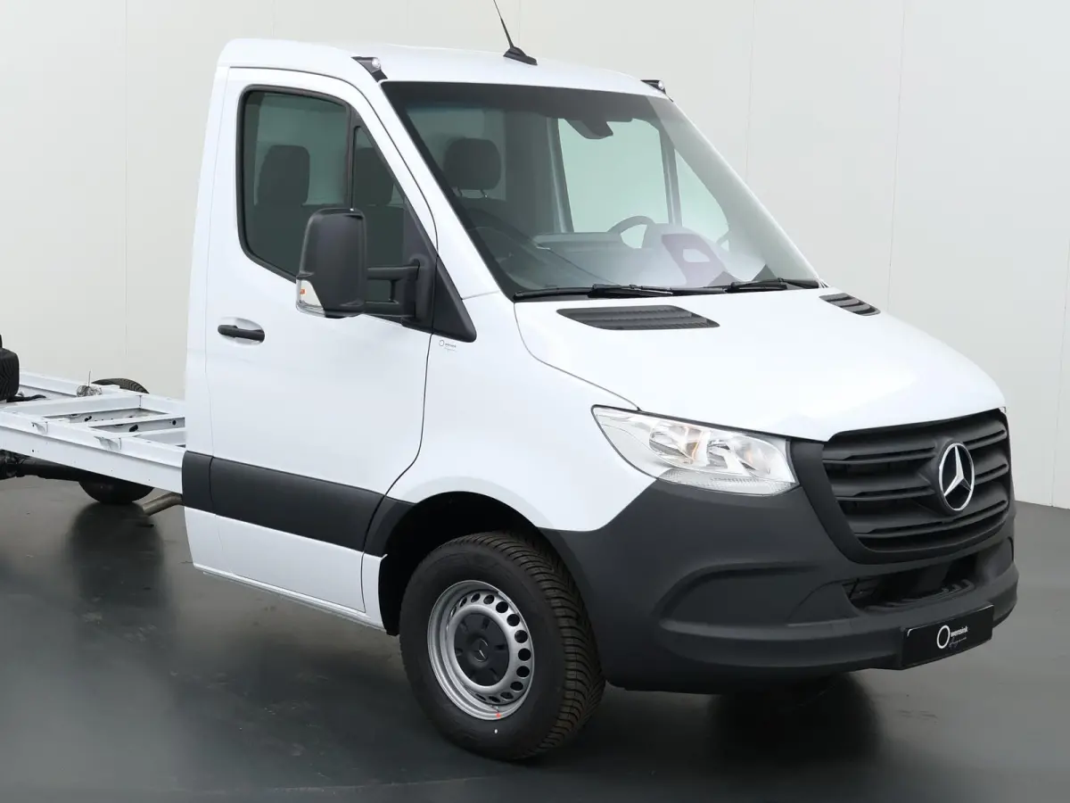 315 CDI | Aut. | Chassis | L3 | 3500 KG. AHW | Airco | Cruise Control | MBUX Navigatie | Apple Carplay/Android Auto | Lane-Assist | Vierseizoenenbanden | Comfort Bestuurdersstoel | 3500 KG. 