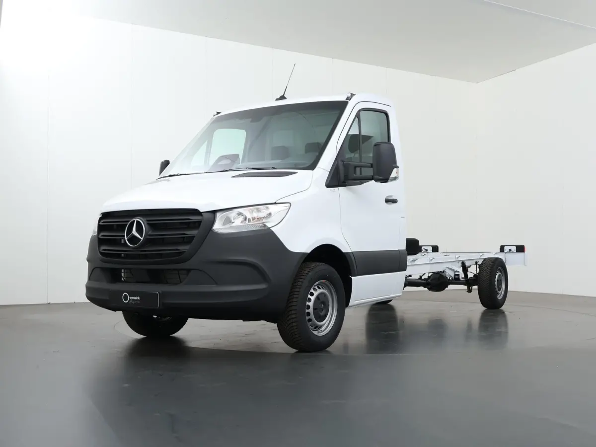 315 CDI | Aut. | Chassis | L3 | 3500 KG. AHW | Airco | Cruise Control | MBUX Navigatie | Apple Carplay/Android Auto | Lane-Assist | Vierseizoenenbanden | Comfort Bestuurdersstoel | 3500 KG. 