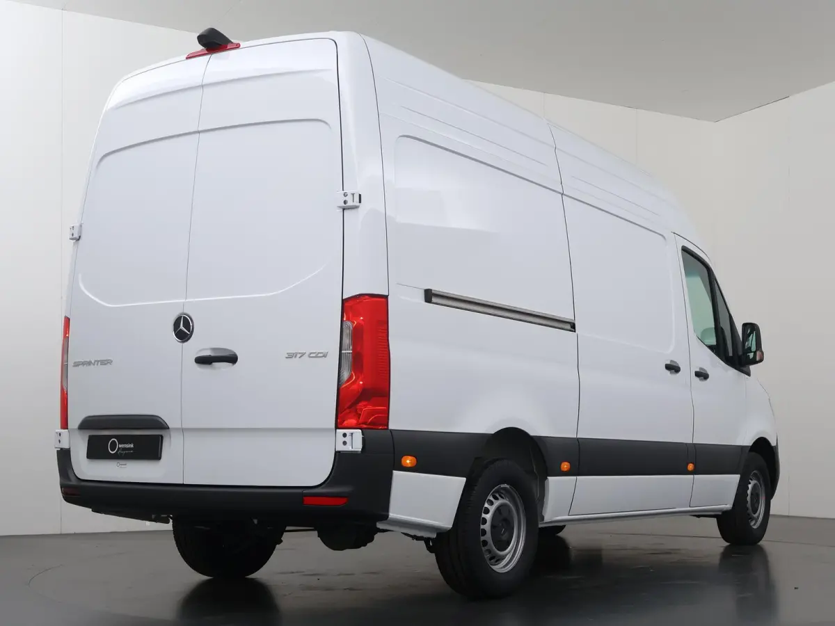 317 L2H2 RWD PRO | 3500kg TREKKEN | FACELIFT | 3-ZITS | CAMERA | AUTOMAAT