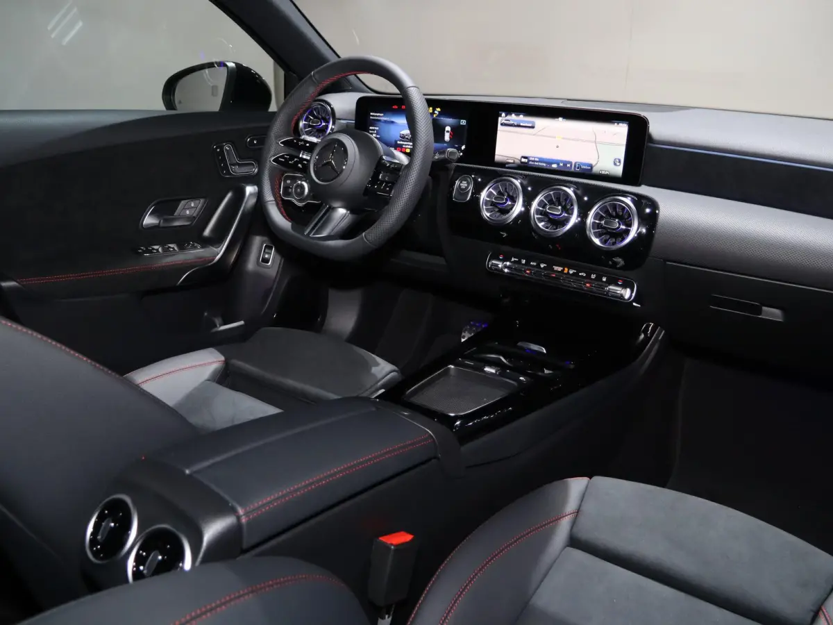 250e Business Solution AMG | Panoramaschuifdak | Premium Plus | 19”AMG-velgen | Head-up display | Dodehoekassistent |
