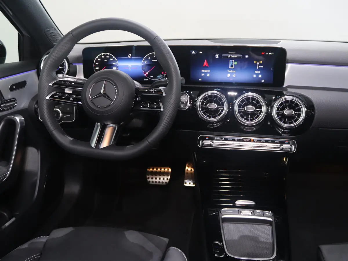 180 Business Solution AMG | Panoramaschuifdak | Nightpakket | AMG Line Plus | Head-up display | 360° camera