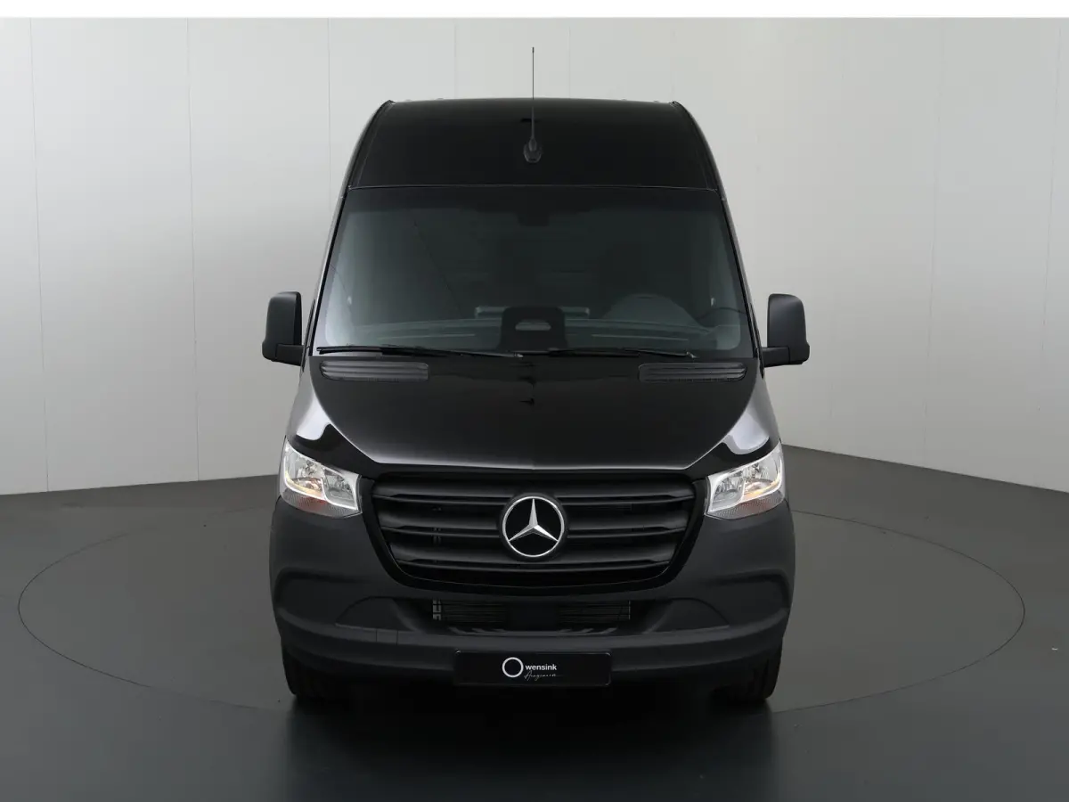 315 CDI | L2 H2 | RWD | Aut. | PRO | BPM VRIJ! | ACHTERUITRIJCAMERA | 3500 KG AHW | DODEHOEKASSISTENT | AIRCO | CRUISE | CARPLAY | ANDROID AUTO | METALLIC | 3-ZITS | MBUX SYSTEEM GROOT