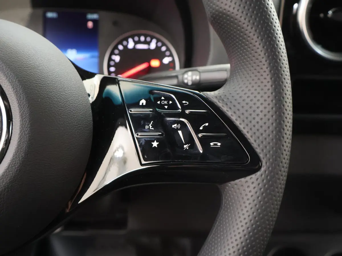 315 CDI | L2 H2 | RWD | Aut. | PRO | BPM VRIJ! | ACHTERUITRIJCAMERA | 3500 KG AHW | DODEHOEKASSISTENT | AIRCO | CRUISE | CARPLAY | ANDROID AUTO | METALLIC | 3-ZITS | MBUX SYSTEEM GROOT