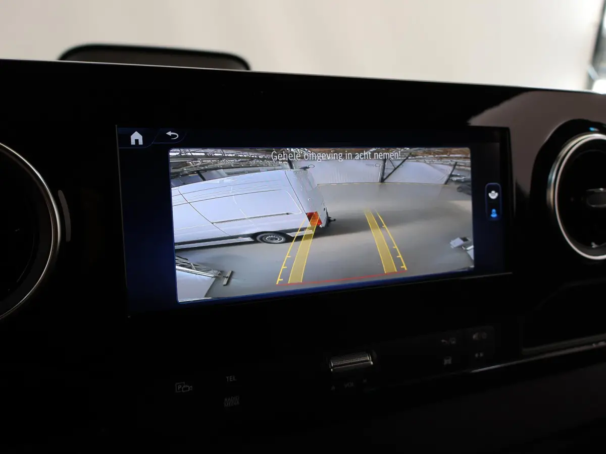 315 CDI | L2 H2 | RWD | Aut. | PRO | BPM VRIJ! | ACHTERUITRIJCAMERA | 3500 KG AHW | DODEHOEKASSISTENT | AIRCO | CRUISE | CARPLAY | ANDROID AUTO | METALLIC | 3-ZITS | MBUX SYSTEEM GROOT