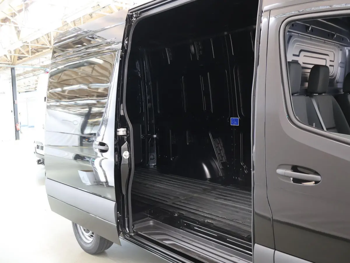 315 CDI | L2 H2 | RWD | Aut. | PRO | BPM VRIJ! | ACHTERUITRIJCAMERA | 3500 KG AHW | DODEHOEKASSISTENT | AIRCO | CRUISE | CARPLAY | ANDROID AUTO | METALLIC | 3-ZITS | MBUX SYSTEEM GROOT