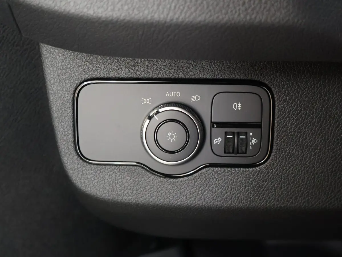 315 CDI | L2 H2 | RWD | Aut. | PRO | BPM VRIJ! | ACHTERUITRIJCAMERA | 3500 KG AHW | DODEHOEKASSISTENT | AIRCO | CRUISE | CARPLAY | ANDROID AUTO | METALLIC | 3-ZITS | MBUX SYSTEEM GROOT